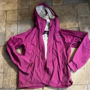 Women's Patagonia raincoat Purple